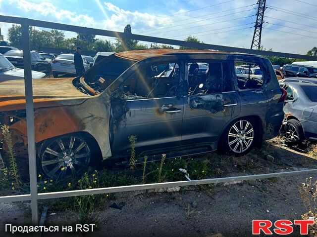 Серый Лексус ЛХ, объемом двигателя 4.5 л и пробегом 189 тыс. км за 9500 $, фото 1 на Automoto.ua