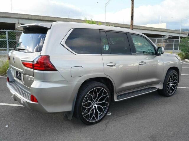 Серый Лексус ЛХ, объемом двигателя 5.7 л и пробегом 76 тыс. км за 21000 $, фото 5 на Automoto.ua