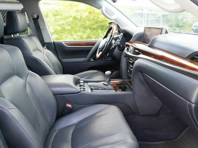 Серый Лексус ЛХ, объемом двигателя 5.7 л и пробегом 76 тыс. км за 21000 $, фото 7 на Automoto.ua