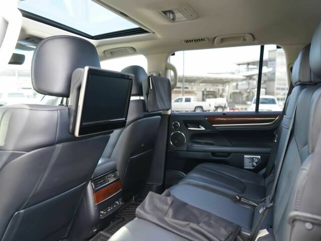 Серый Лексус ЛХ, объемом двигателя 5.7 л и пробегом 76 тыс. км за 21000 $, фото 12 на Automoto.ua