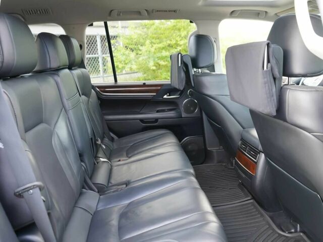 Серый Лексус ЛХ, объемом двигателя 5.7 л и пробегом 76 тыс. км за 21000 $, фото 11 на Automoto.ua