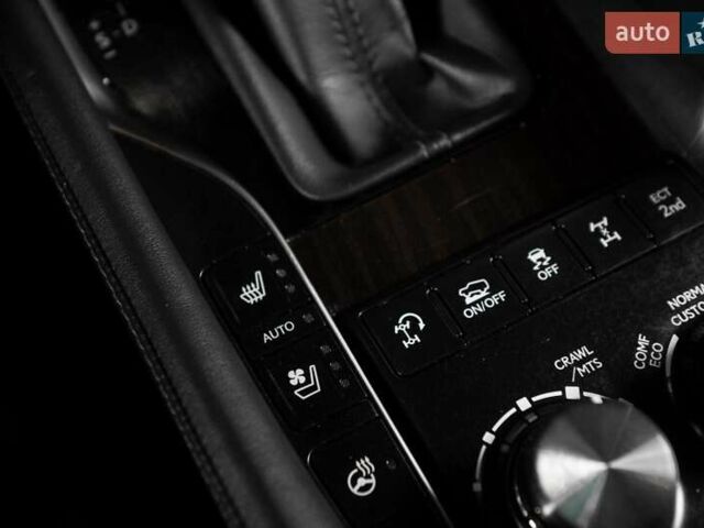 Лексус ЛХ 2016 в Одессе на Automoto.ua Серый Лексус ЛХ, объемом двигателя 5.66 л и пробегом 140 тыс. км за 65500 $, фото 36 на Automoto.ua