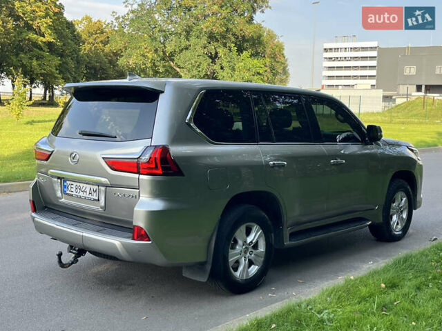 Сірий Лексус ЛХ, об'ємом двигуна 4.46 л та пробігом 270 тис. км за 56900 $, фото 7 на Automoto.ua