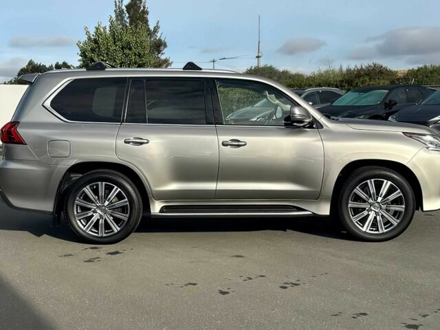 Серый Лексус ЛХ, объемом двигателя 5.7 л и пробегом 64 тыс. км за 22000 $, фото 2 на Automoto.ua