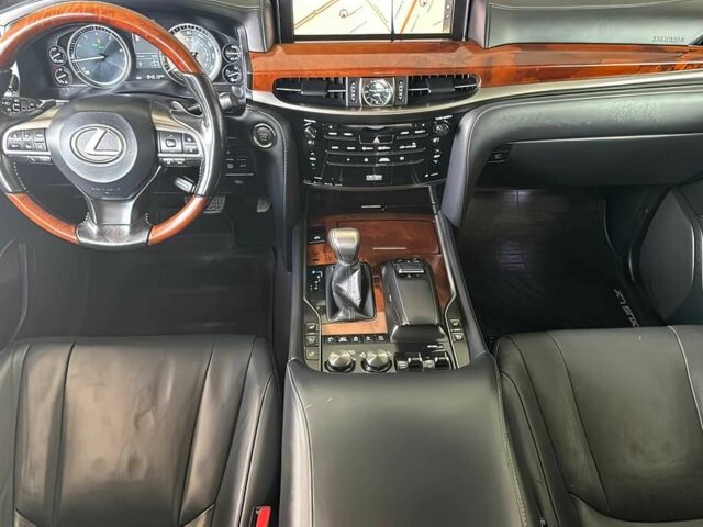 Серый Лексус ЛХ, объемом двигателя 5.7 л и пробегом 64 тыс. км за 22000 $, фото 6 на Automoto.ua