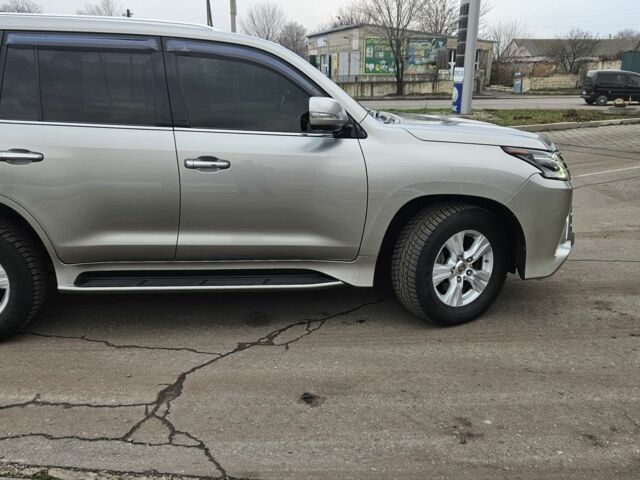 Сірий Лексус ЛХ, об'ємом двигуна 4.5 л та пробігом 106 тис. км за 62000 $, фото 3 на Automoto.ua