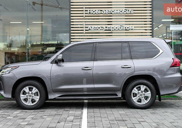 Сірий Лексус ЛХ, об'ємом двигуна 4.46 л та пробігом 139 тис. км за 63284 $, фото 2 на Automoto.ua