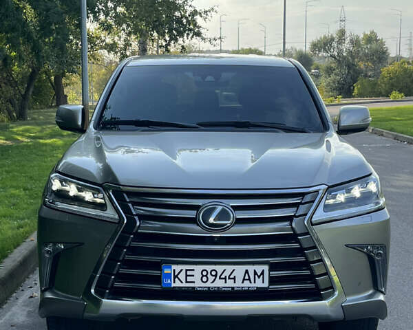 Сірий Лексус ЛХ, об'ємом двигуна 4.46 л та пробігом 270 тис. км за 56900 $, фото 1 на Automoto.ua