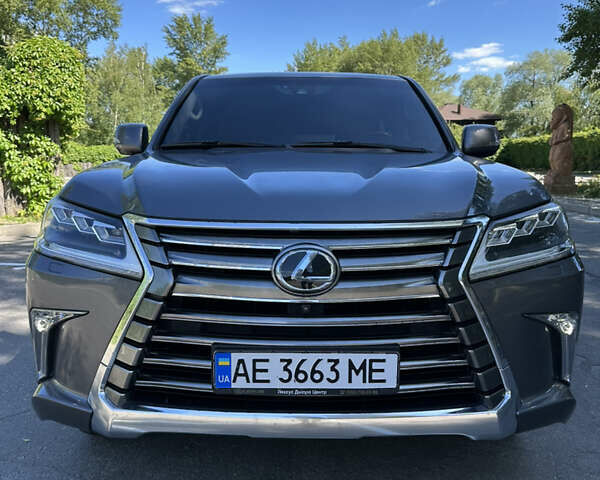 Сірий Лексус ЛХ, об'ємом двигуна 4.46 л та пробігом 126 тис. км за 67999 $, фото 21 на Automoto.ua