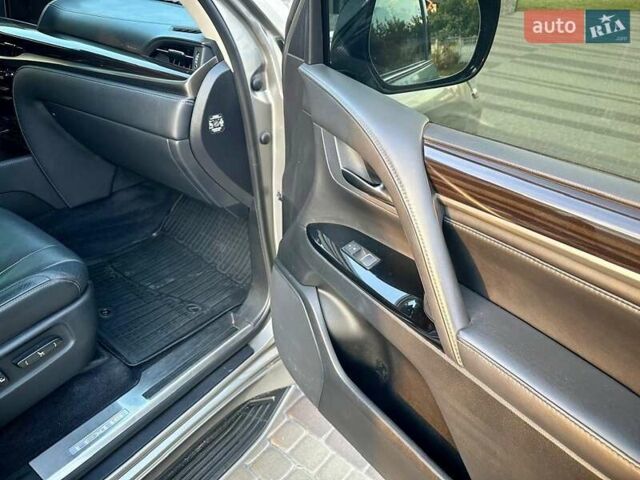 Сірий Лексус ЛХ, об'ємом двигуна 4.46 л та пробігом 134 тис. км за 68500 $, фото 48 на Automoto.ua