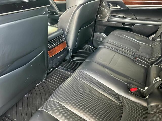 Серый Лексус ЛХ, объемом двигателя 5.7 л и пробегом 64 тыс. км за 22000 $, фото 11 на Automoto.ua