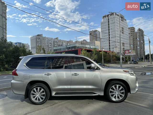 Сірий Лексус ЛХ, об'ємом двигуна 4.46 л та пробігом 98 тис. км за 82000 $, фото 21 на Automoto.ua