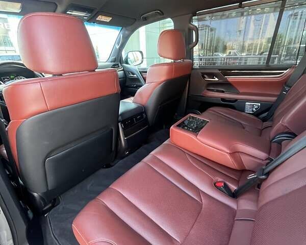 Сірий Лексус ЛХ, об'ємом двигуна 4.46 л та пробігом 94 тис. км за 77894 $, фото 17 на Automoto.ua