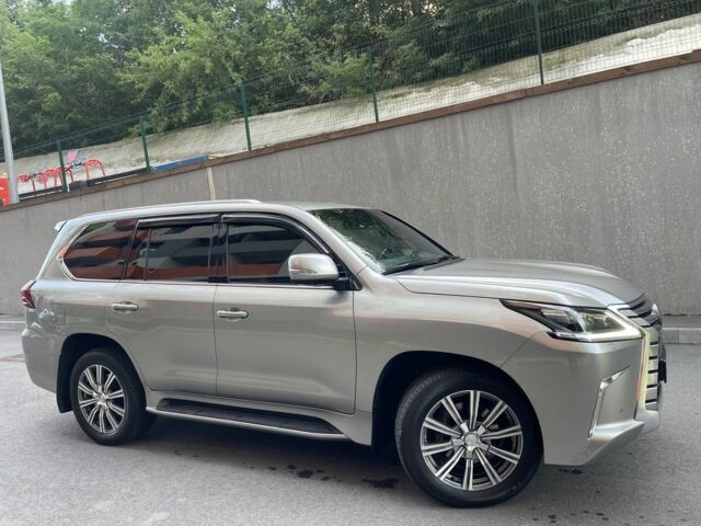 Сірий Лексус ЛХ, об'ємом двигуна 4.5 л та пробігом 90 тис. км за 82500 $, фото 3 на Automoto.ua