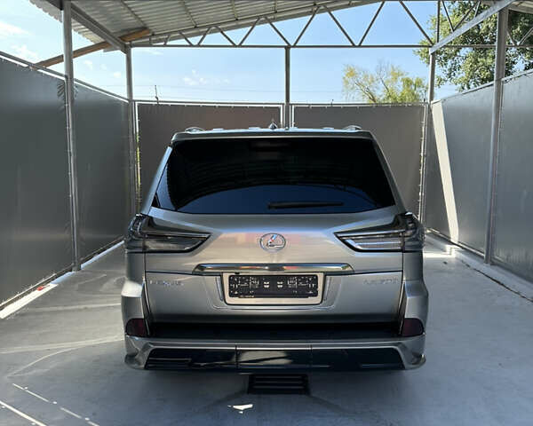 Серый Лексус ЛХ, объемом двигателя 5.7 л и пробегом 83 тыс. км за 75800 $, фото 17 на Automoto.ua