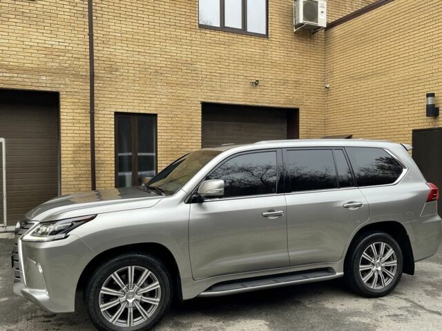 Сірий Лексус ЛХ, об'ємом двигуна 4.5 л та пробігом 90 тис. км за 82500 $, фото 5 на Automoto.ua