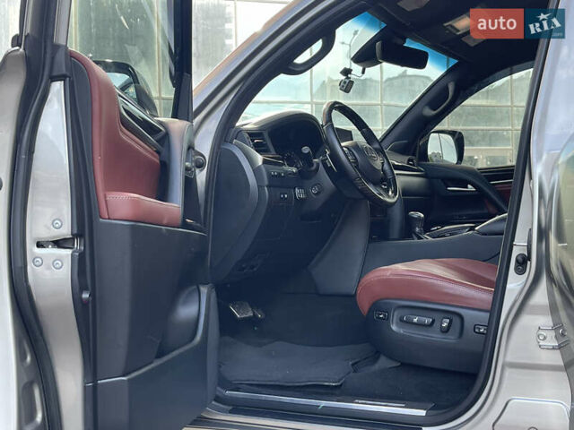 Сірий Лексус ЛХ, об'ємом двигуна 4.46 л та пробігом 98 тис. км за 82000 $, фото 56 на Automoto.ua