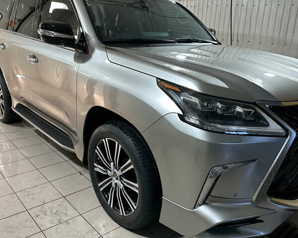 Серый Лексус ЛХ, объемом двигателя 5.7 л и пробегом 83 тыс. км за 75800 $, фото 5 на Automoto.ua