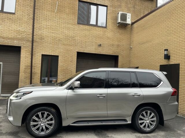 Сірий Лексус ЛХ, об'ємом двигуна 4.5 л та пробігом 90 тис. км за 82500 $, фото 4 на Automoto.ua