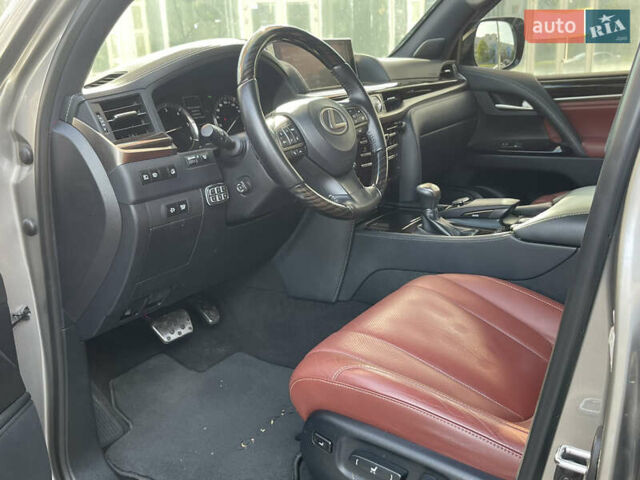 Сірий Лексус ЛХ, об'ємом двигуна 4.46 л та пробігом 98 тис. км за 82000 $, фото 53 на Automoto.ua