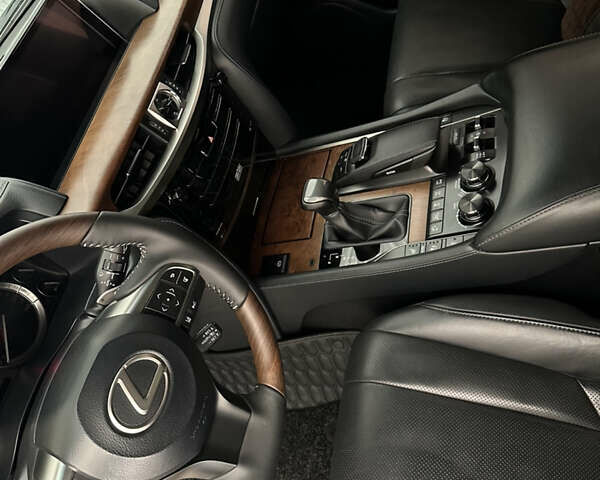 Серый Лексус ЛХ, объемом двигателя 5.7 л и пробегом 83 тыс. км за 75800 $, фото 8 на Automoto.ua