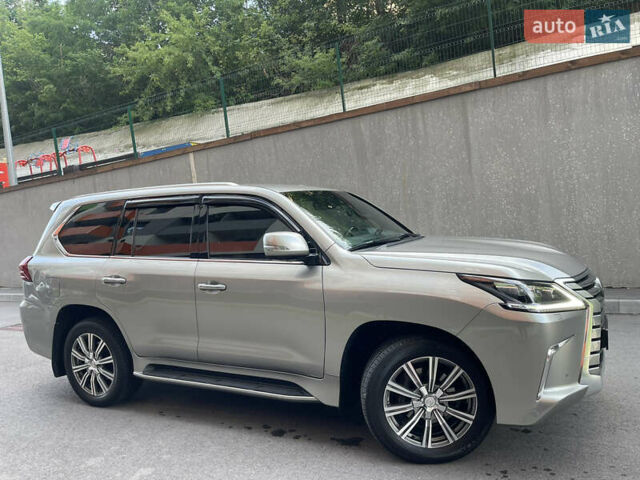 Сірий Лексус ЛХ, об'ємом двигуна 4.46 л та пробігом 98 тис. км за 82000 $, фото 5 на Automoto.ua