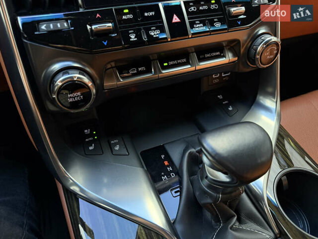 Лексус ЛХ 2022 в Киеве на Automoto.ua Серый Лексус ЛХ, объемом двигателя 3.5 л и пробегом 41 тыс. км за 129000 $, фото 21 на Automoto.ua