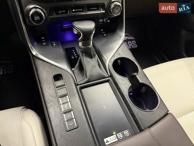 Сірий Лексус ЛХ, об'ємом двигуна 3.35 л та пробігом 9 тис. км за 125990 $, фото 66 на Automoto.ua
