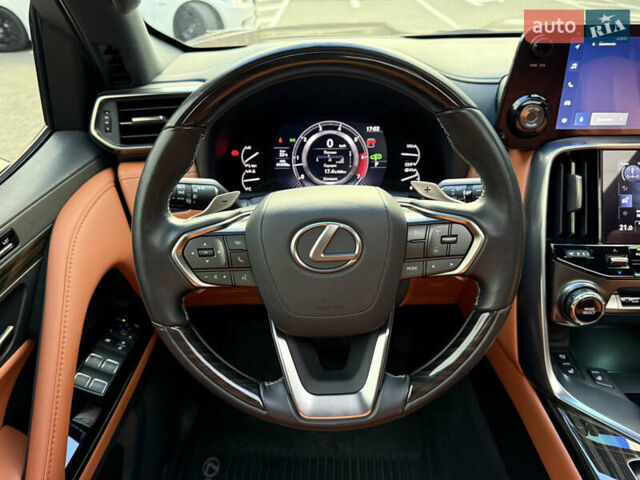 Лексус ЛХ 2022 в Киеве на Automoto.ua Серый Лексус ЛХ, объемом двигателя 3.5 л и пробегом 41 тыс. км за 129000 $, фото 14 на Automoto.ua