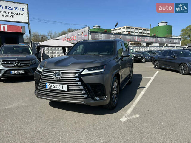 Серый Лексус ЛХ, объемом двигателя 3.35 л и пробегом 34 тыс. км за 110000 $, фото 2 на Automoto.ua