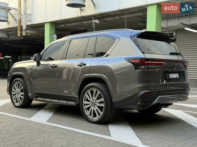 Лексус ЛХ 2022 в Киеве на Automoto.ua Серый Лексус ЛХ, объемом двигателя 3.5 л и пробегом 41 тыс. км за 129000 $, фото 6 на Automoto.ua