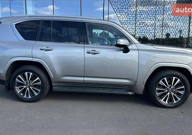 Лексус ЛХ 2022 в Киеве на Automoto.ua Серый Лексус ЛХ, объемом двигателя 3.35 л и пробегом 105 тыс. км за 109626 $, фото 10 на Automoto.ua