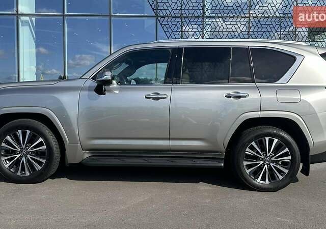 Лексус ЛХ 2022 в Киеве на Automoto.ua Серый Лексус ЛХ, объемом двигателя 3.35 л и пробегом 105 тыс. км за 109626 $, фото 2 на Automoto.ua