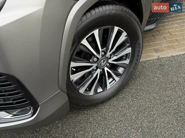 Сірий Лексус ЛХ, об'ємом двигуна 3.35 л та пробігом 34 тис. км за 109999 $, фото 17 на Automoto.ua