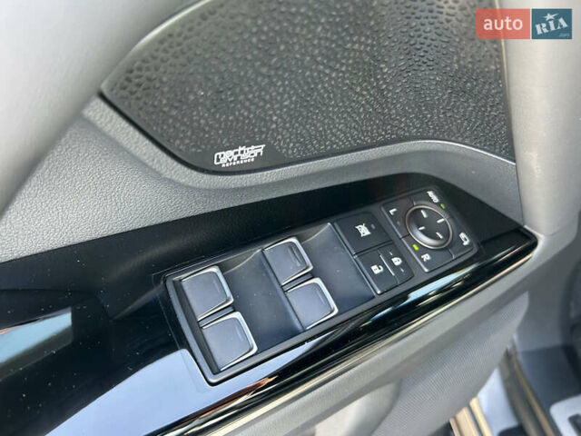 Серый Лексус ЛХ, объемом двигателя 3.35 л и пробегом 34 тыс. км за 110000 $, фото 18 на Automoto.ua