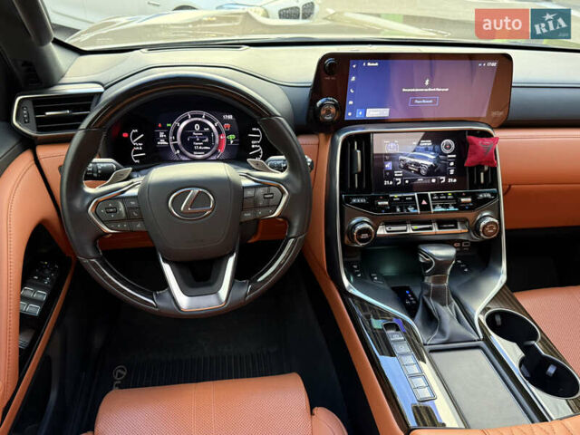 Лексус ЛХ 2022 в Киеве на Automoto.ua Серый Лексус ЛХ, объемом двигателя 3.5 л и пробегом 41 тыс. км за 129000 $, фото 13 на Automoto.ua