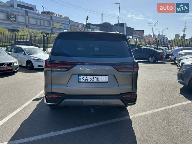 Серый Лексус ЛХ, объемом двигателя 3.35 л и пробегом 34 тыс. км за 110000 $, фото 6 на Automoto.ua