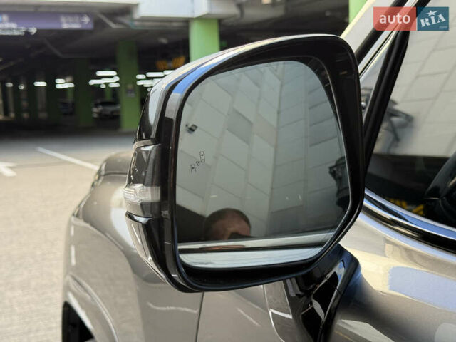 Лексус ЛХ 2022 в Киеве на Automoto.ua Серый Лексус ЛХ, объемом двигателя 3.5 л и пробегом 41 тыс. км за 129000 $, фото 4 на Automoto.ua