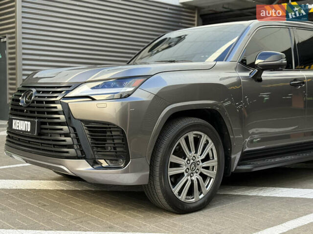 Лексус ЛХ 2022 в Киеве на Automoto.ua Серый Лексус ЛХ, объемом двигателя 3.5 л и пробегом 41 тыс. км за 129000 $, фото 1 на Automoto.ua