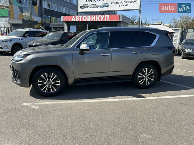 Серый Лексус ЛХ, объемом двигателя 3.35 л и пробегом 34 тыс. км за 110000 $, фото 3 на Automoto.ua