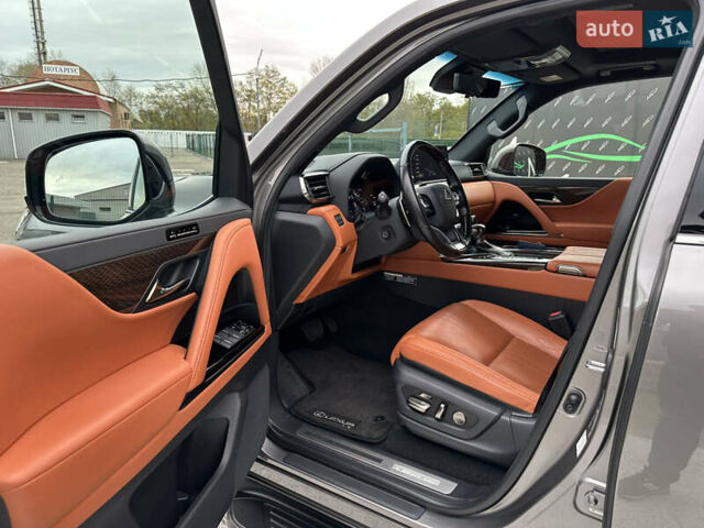 Серый Лексус ЛХ, объемом двигателя 3.45 л и пробегом 88 тыс. км за 124999 $, фото 5 на Automoto.ua