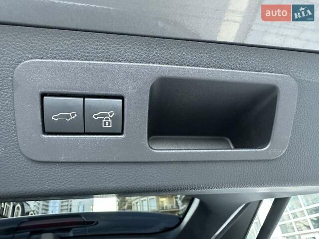 Сірий Лексус ЛХ, об'ємом двигуна 3.35 л та пробігом 29 тис. км за 119900 $, фото 90 на Automoto.ua