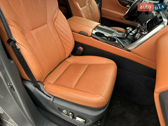 Серый Лексус ЛХ, объемом двигателя 3.45 л и пробегом 88 тыс. км за 124999 $, фото 27 на Automoto.ua