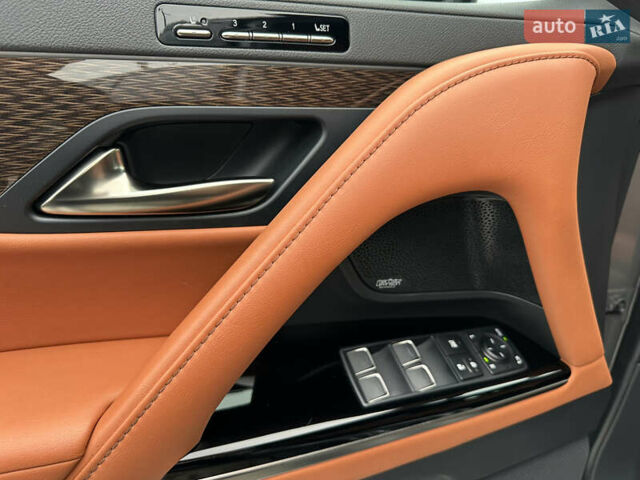 Серый Лексус ЛХ, объемом двигателя 3.45 л и пробегом 88 тыс. км за 124999 $, фото 6 на Automoto.ua