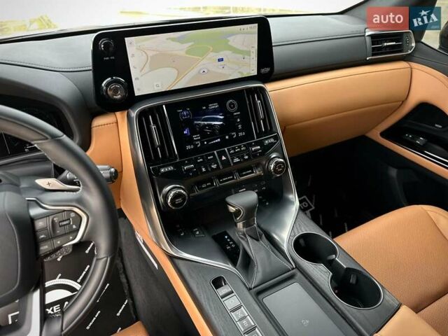 Серый Лексус ЛХ, объемом двигателя 3.35 л и пробегом 2 тыс. км за 135500 $, фото 65 на Automoto.ua
