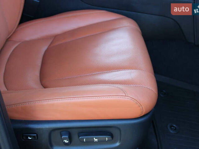 Синий Лексус ЛХ, объемом двигателя 4.46 л и пробегом 226 тыс. км за 68000 $, фото 17 на Automoto.ua