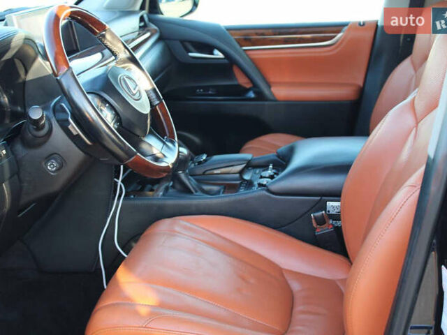 Синий Лексус ЛХ, объемом двигателя 4.46 л и пробегом 226 тыс. км за 68000 $, фото 10 на Automoto.ua