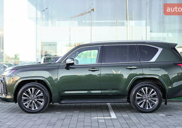 Зеленый Лексус ЛХ, объемом двигателя 3.35 л и пробегом 137 тыс. км за 90320 $, фото 2 на Automoto.ua