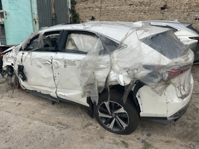 Белый Лексус НХ, объемом двигателя 0 л и пробегом 10 тыс. км за 1200 $, фото 2 на Automoto.ua