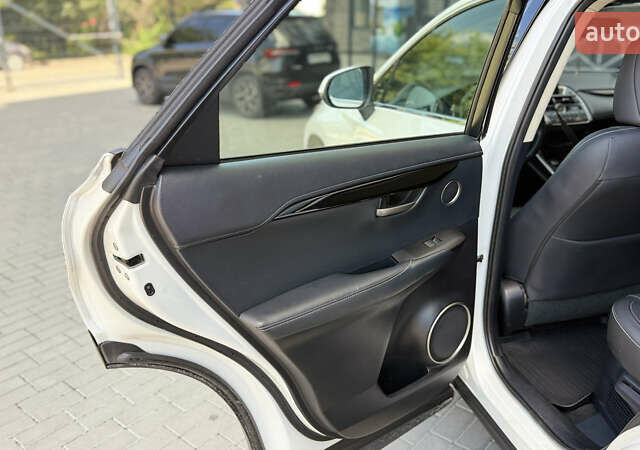 Білий Лексус НХ, об'ємом двигуна 2.49 л та пробігом 166 тис. км за 22750 $, фото 15 на Automoto.ua